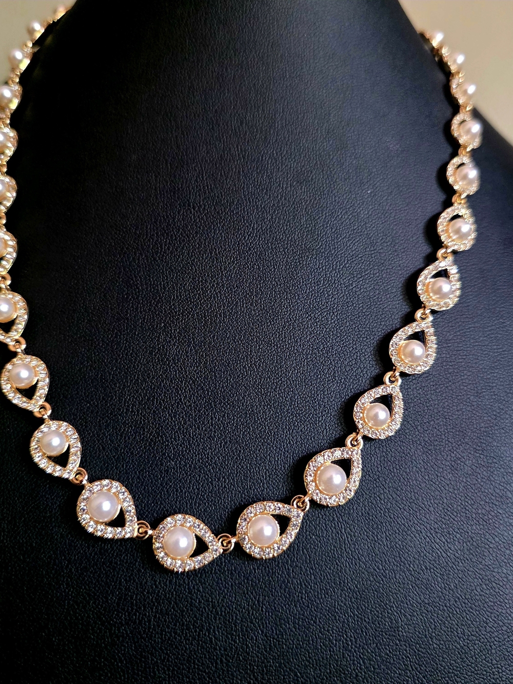 Pearl and Crystal Teardrop Necklace - Gold Tone. Bridal. Elegant.